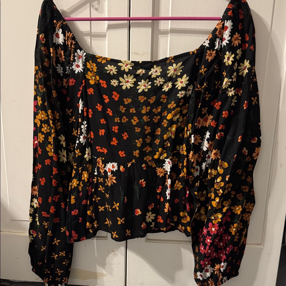 NWT Floral Black Top - Picture 3 of 4